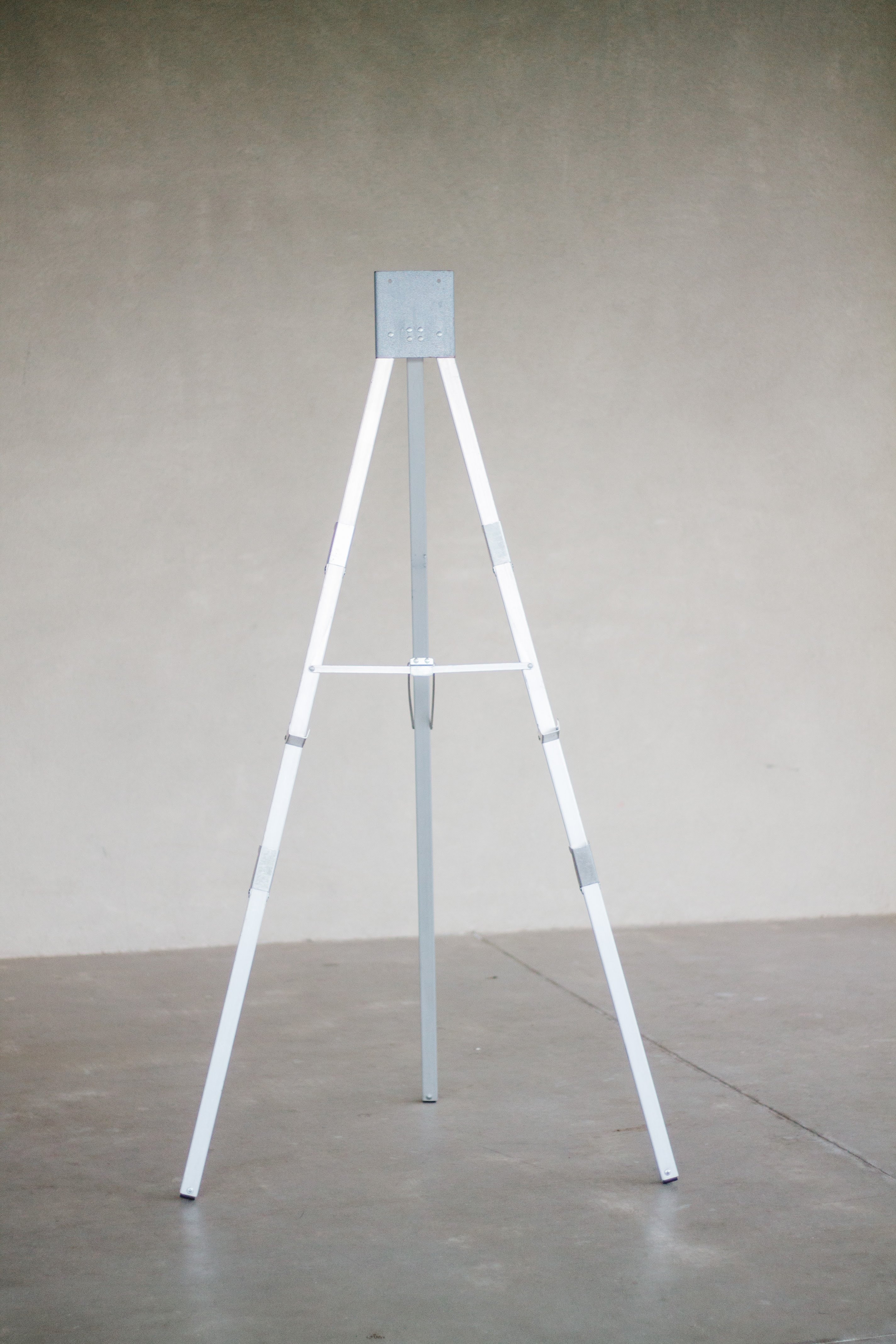 Easel rentals near clearance me